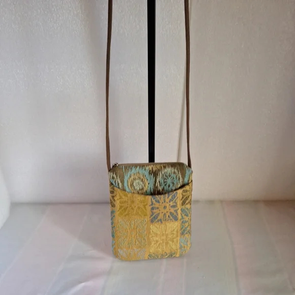 Maruca Cupcake Crossbody Purse / Small bag - Picture 2 of 16